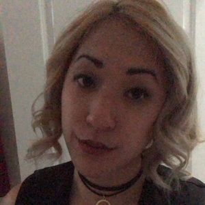 Meet your Posher, Caitlin